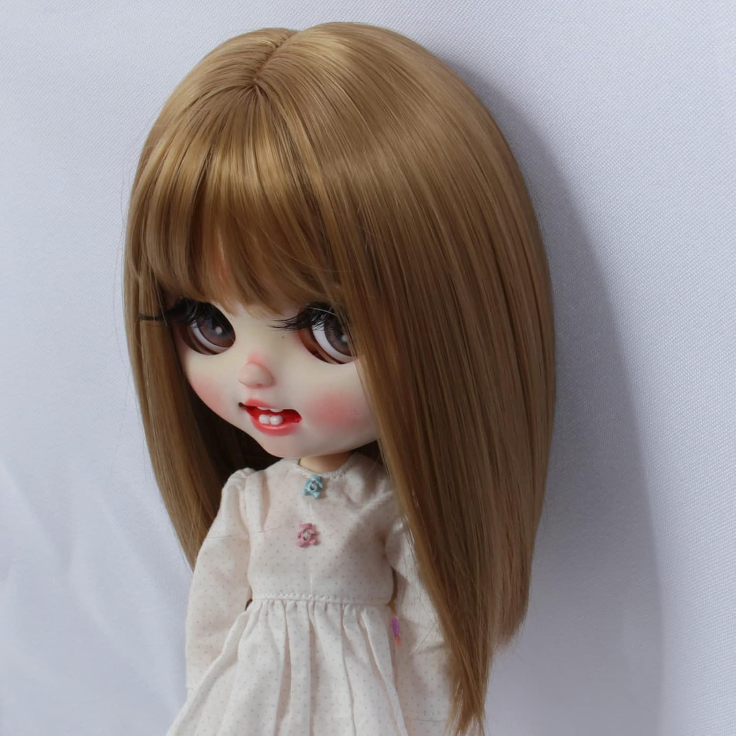 Just 1pc wig fit for 10-11 inch Head Dolls, Blyth Qbaby Amydoll Wig Short Straight Collection Hair (Light Brown)